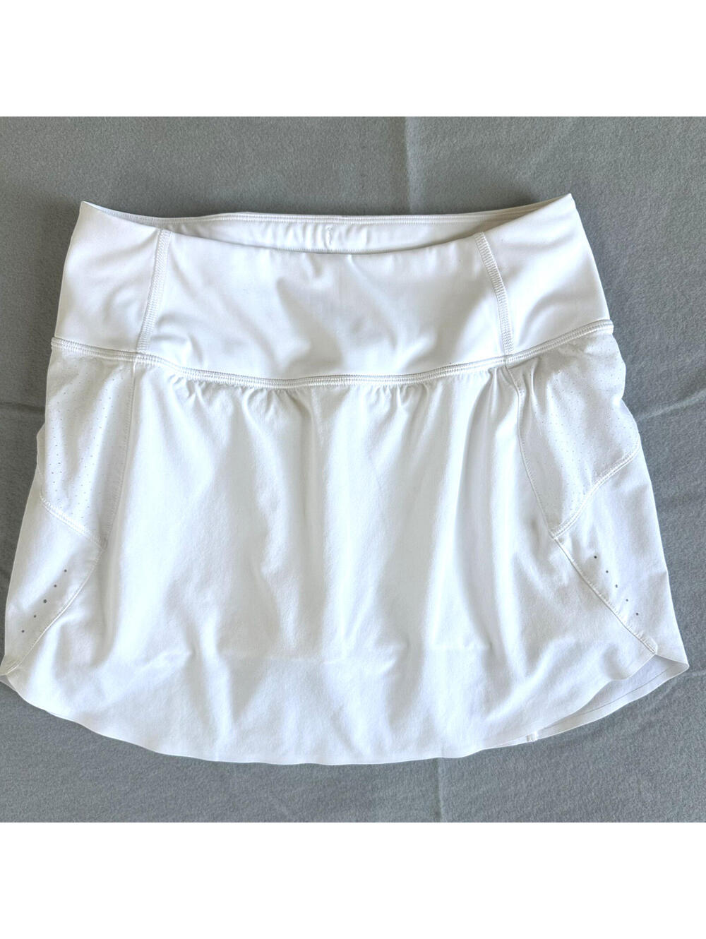 Athleta  Women's XS White Run With It Pickleball Tennis Golf Skirt Skort, 14"